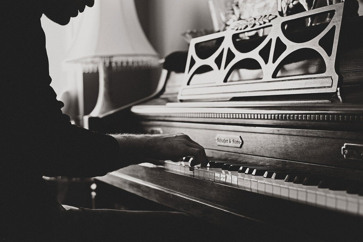 escritorio el propósito Tregua 10 Easy Sad Piano Songs That Will Make You Cry - Wandering Tunes